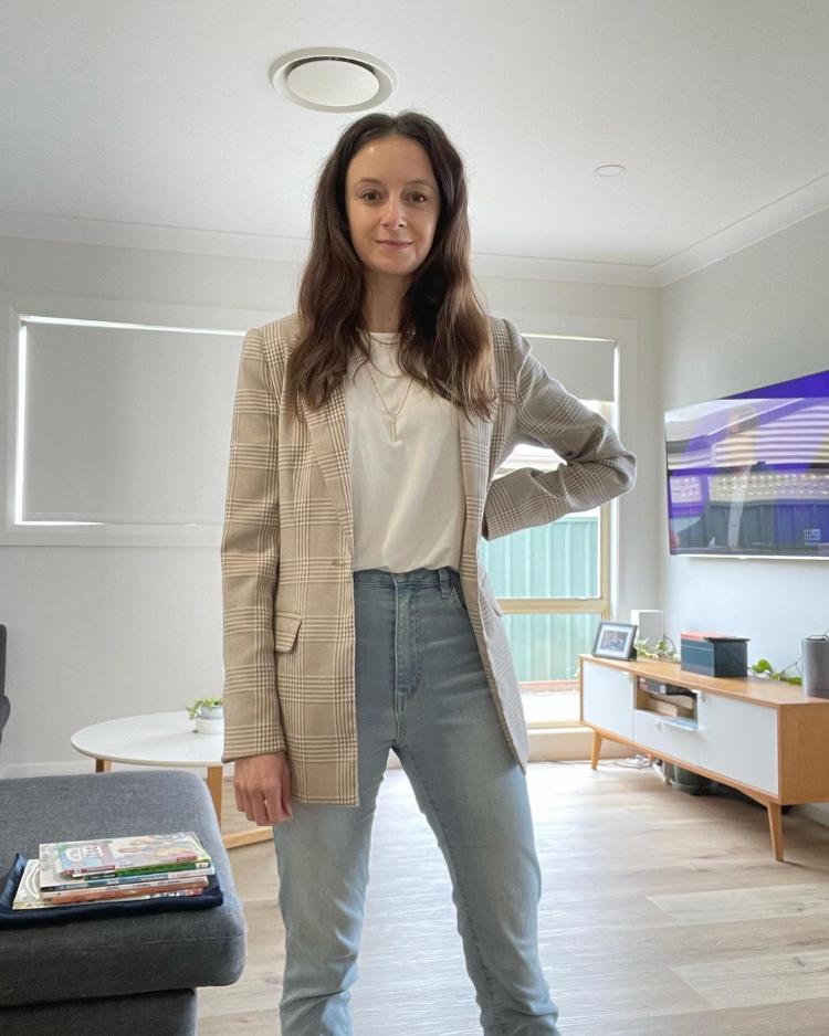 26 Fresh & Fashionable Ways to Reinvent the Classic White Tee (Sustainably) 122 Classic Tee with a Blazer Twist via fashion.diary.of.a.mum