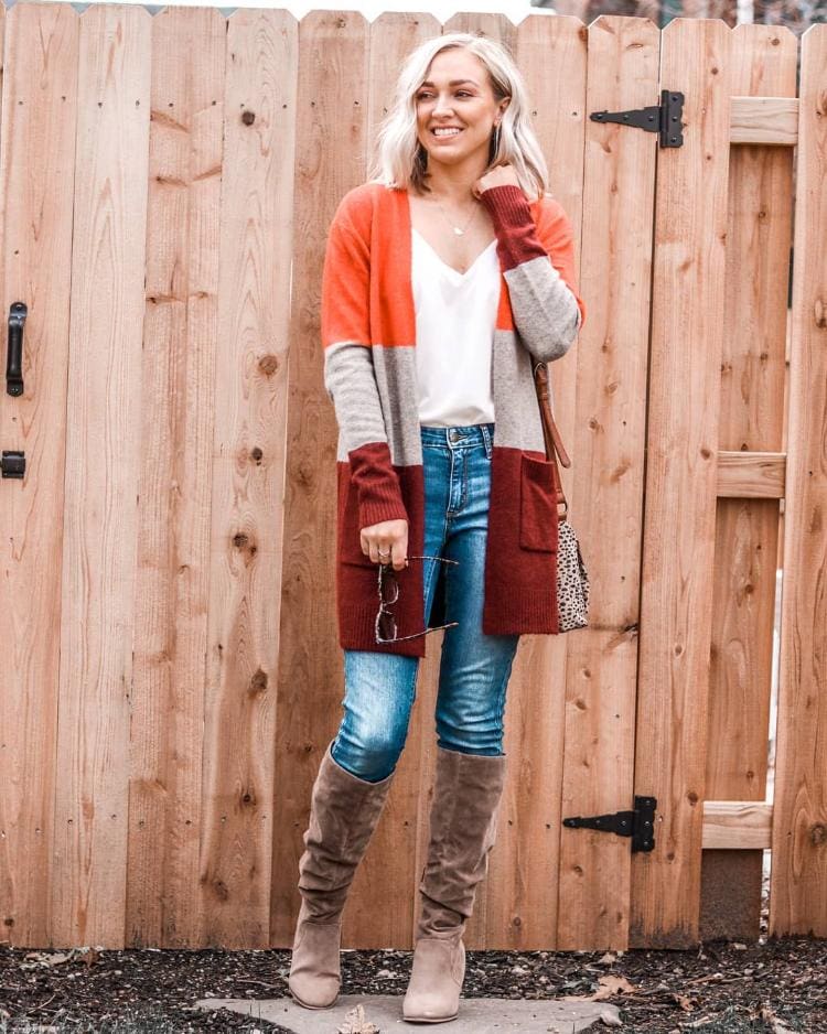 26 Fresh & Fashionable Ways to Reinvent the Classic White Tee (Sustainably) 32 Cozy Cardigan & Chic Boots via basicallybrooke_b