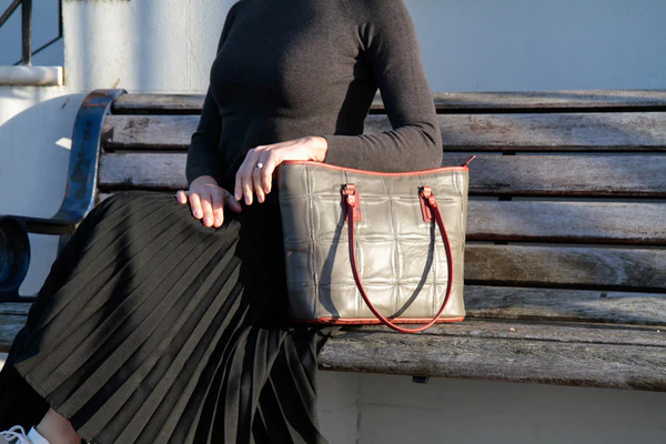 Fire and Hide Small Tote Elvis 7 Kresse