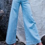 High-wasteed jeans