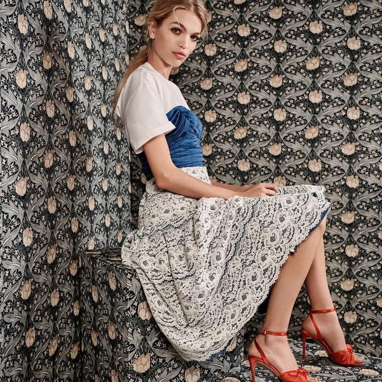 26 Fresh & Fashionable Ways to Reinvent the Classic White Tee (Sustainably) 56 Lace Skirt & Popped Color Heels via holtrenfrew