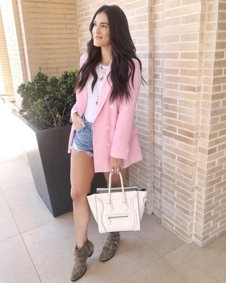 26 Fresh & Fashionable Ways to Reinvent the Classic White Tee (Sustainably) 26 Pastel Blazer & Denim Shorts via sbkliving