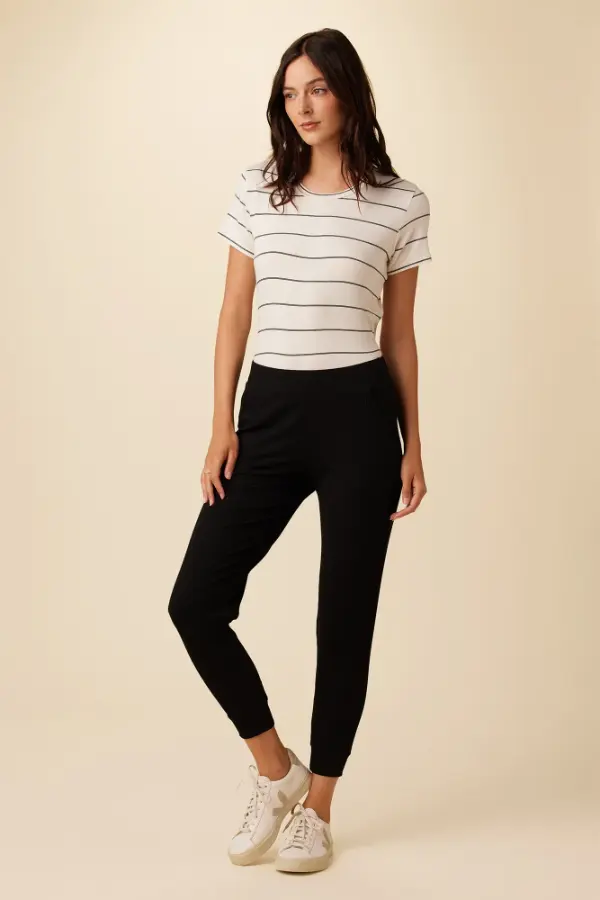 Amour Vert 11 Skylar_Black_Joggers Amour Vert